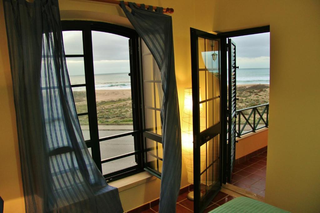 Supertubos Beach Hostel Атогия да Балея Екстериор снимка